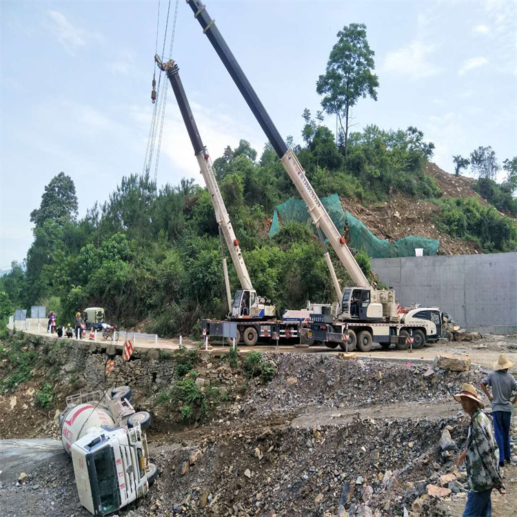 永安汽车掉沟里叫吊车救援要多少钱